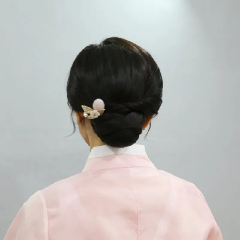 뒤꽂이(헤어 장식)는 꼭 준비해야 하나요?
