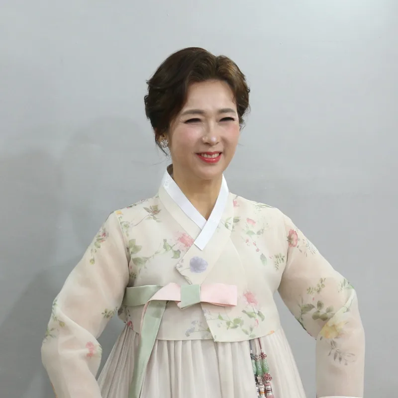 아이보리/화이트 저고리가 안 어울리는 피부 톤은?